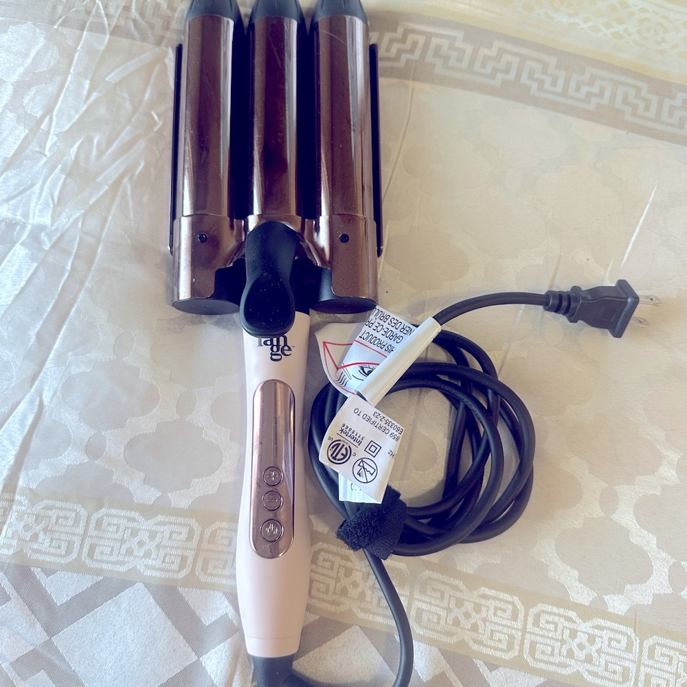 Lange La Tridente Titanium Triple Barrel Waving Iron. Used once. Paid $119 new.